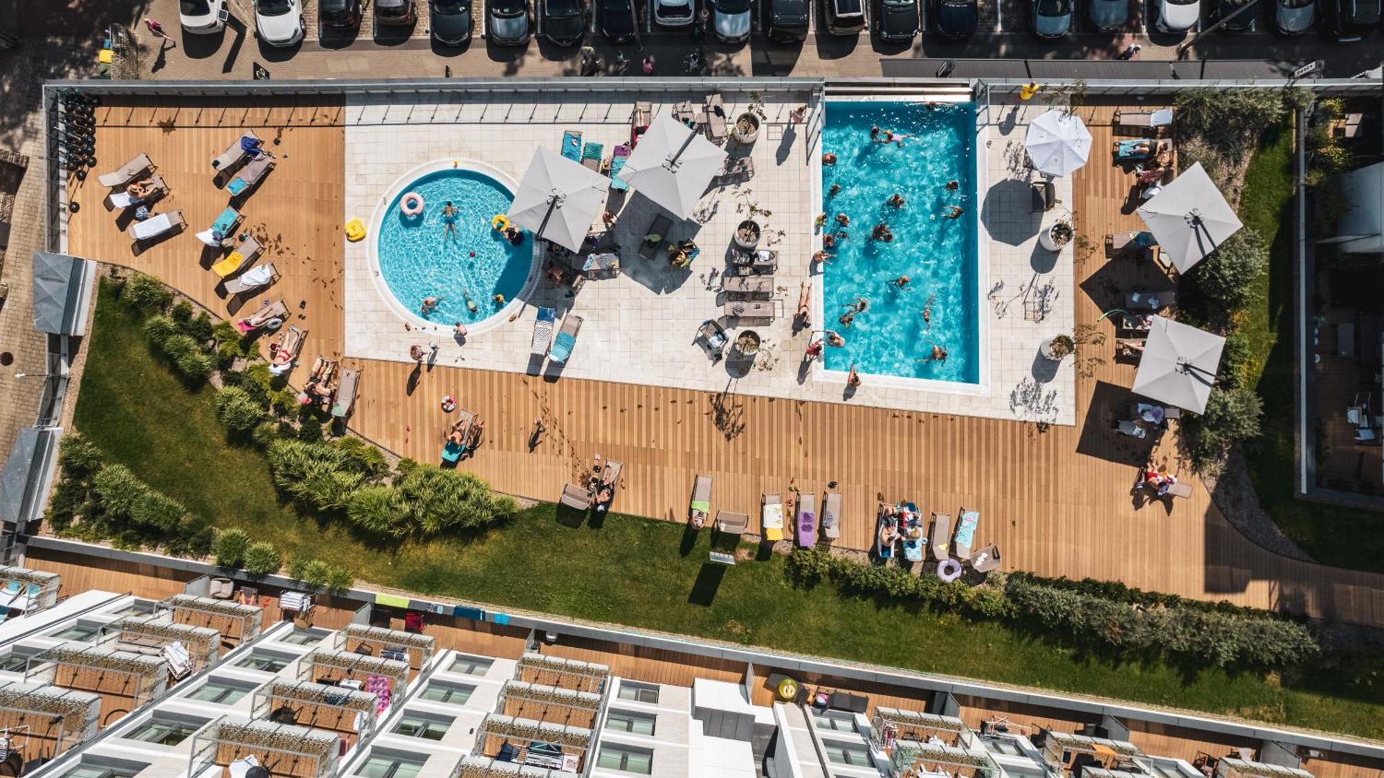 Apartamenty Sun & Snow Nadmorskie Tarasy Z Basenem Kołobrzeg Exterior foto